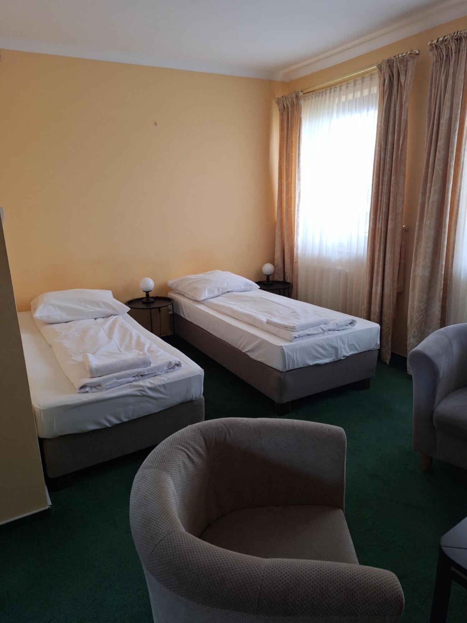 Hotel Malwa Ostrów Wielkopolski Eksteriør bilde